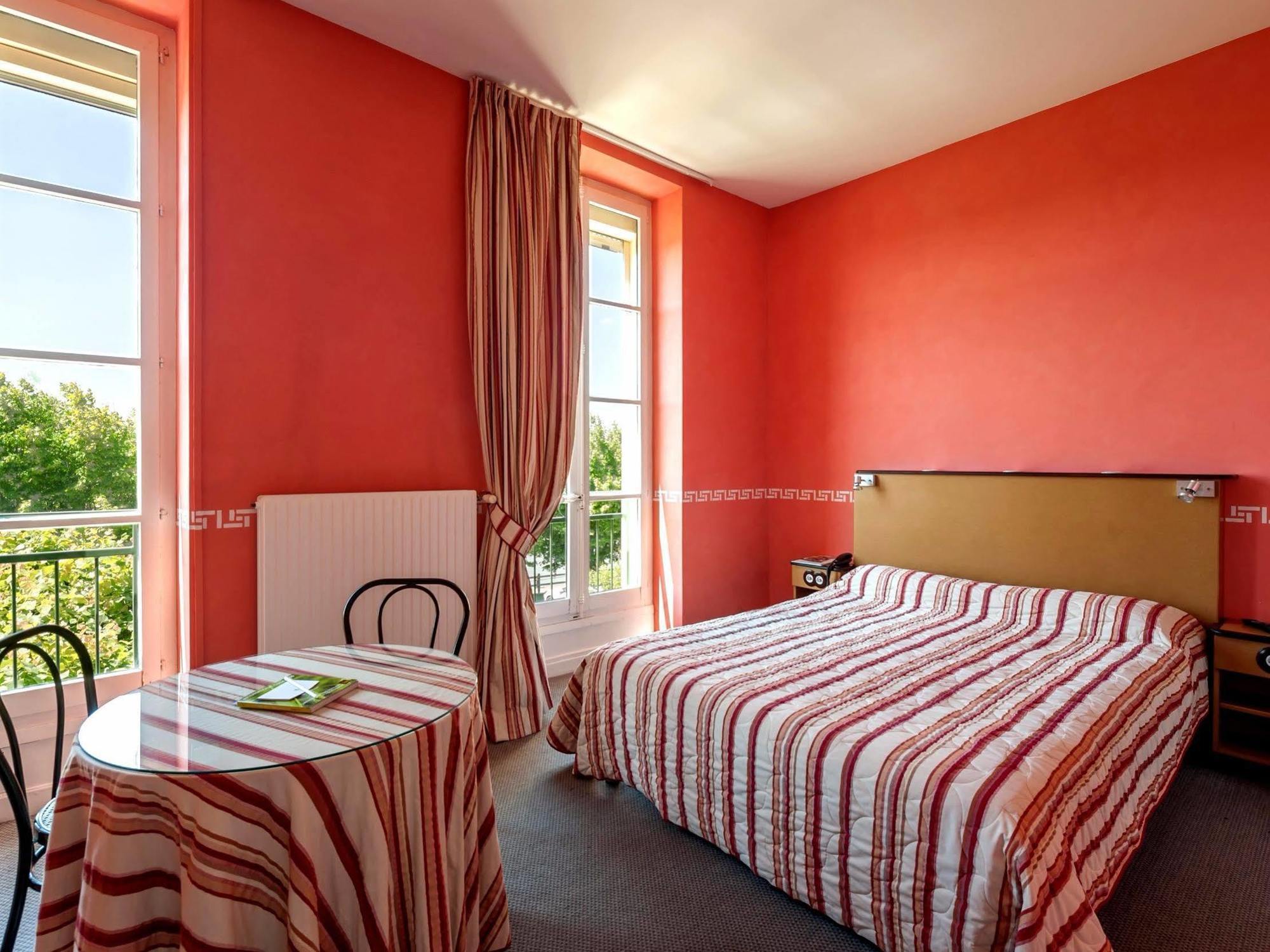 Montmerle-sur-Saone Hotel Restaurant Emile Job מראה חיצוני תמונה